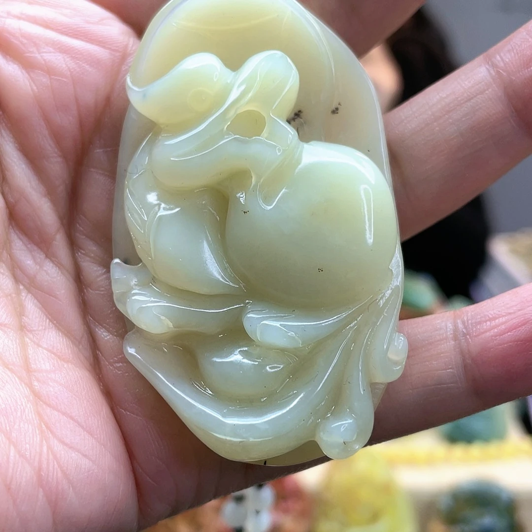 蛇纹石玉颈饰未镶嵌