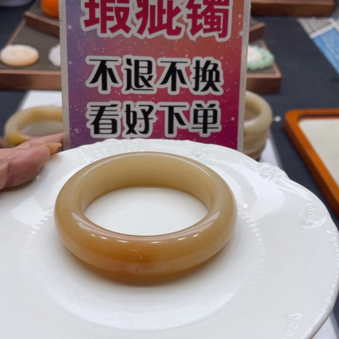 杨***დ石英岩玉未镶嵌手镯