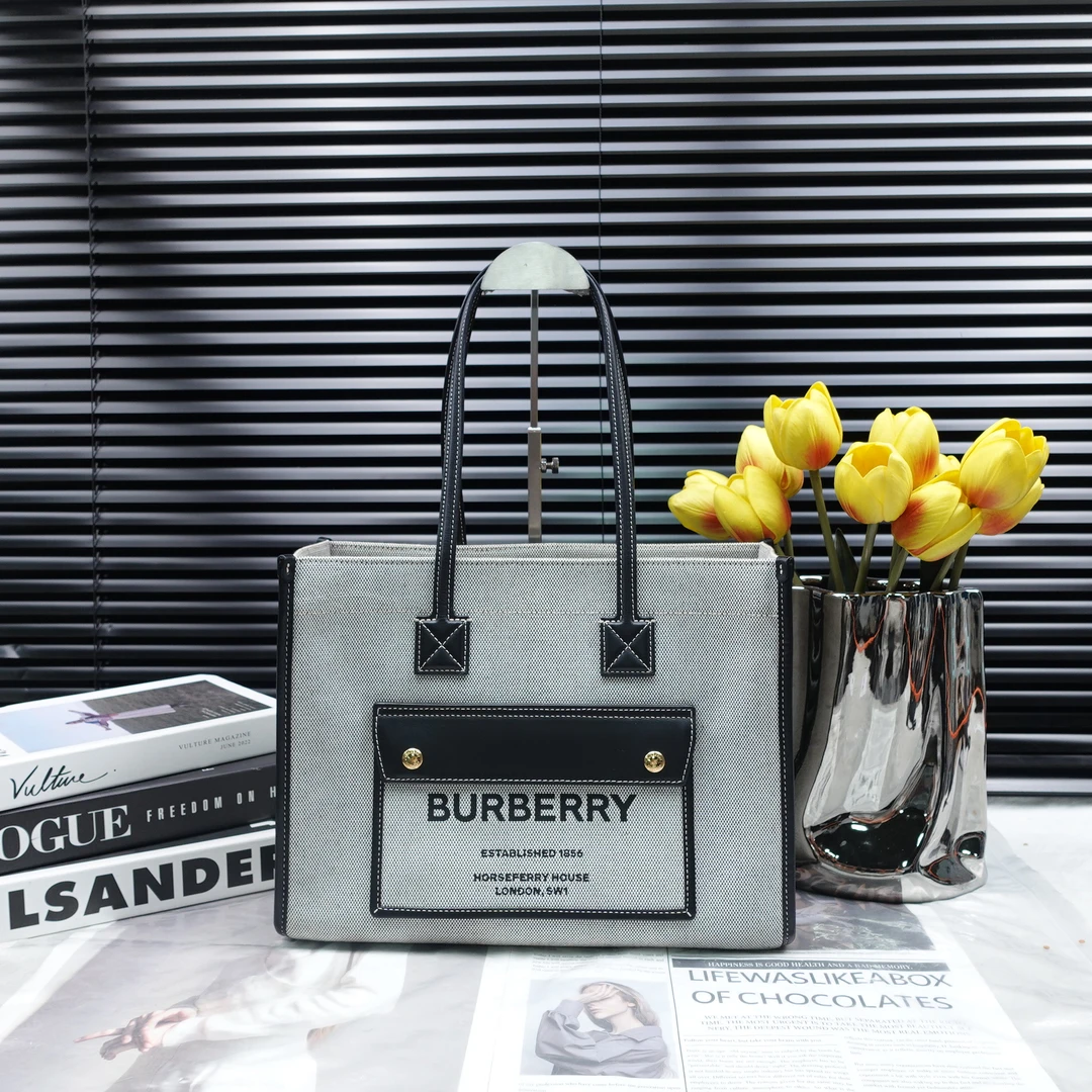 95新 BURBERRY/博柏利 单肩包/T10325804