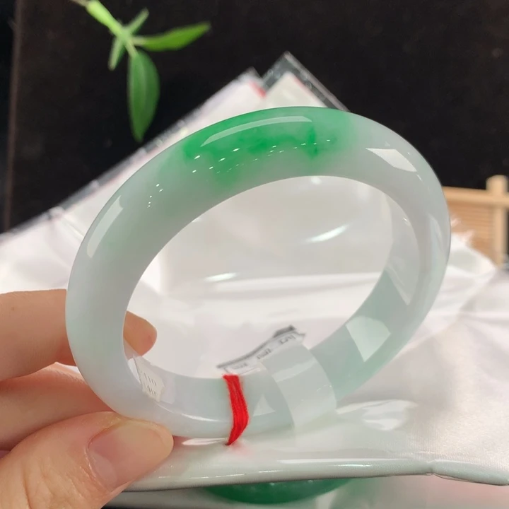 翡翠手镯未镶嵌111/0140