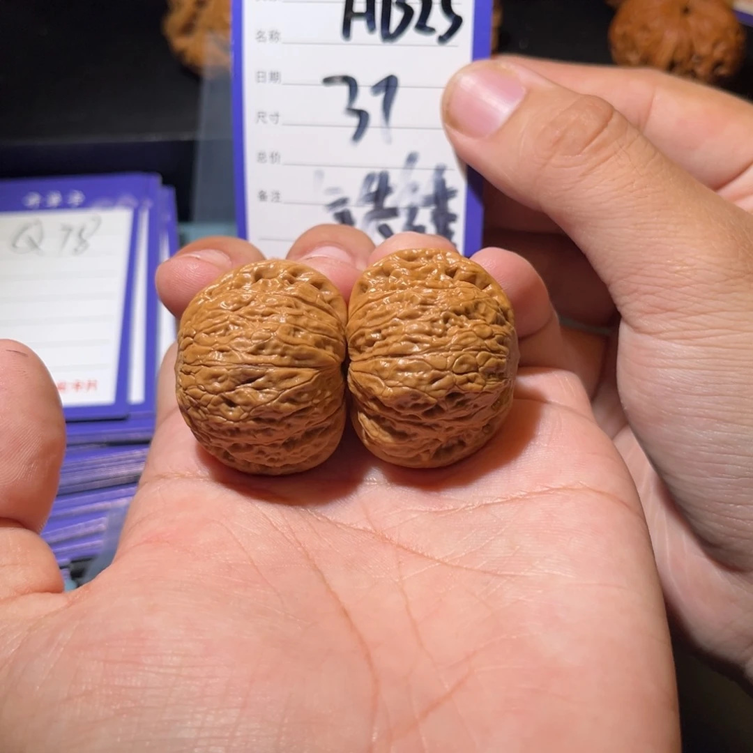 文玩核桃吊坠阿***?文玩