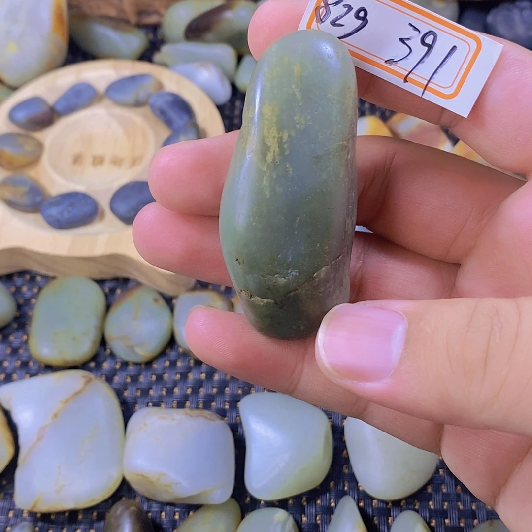 颈饰未镶嵌和田玉（糖玉）