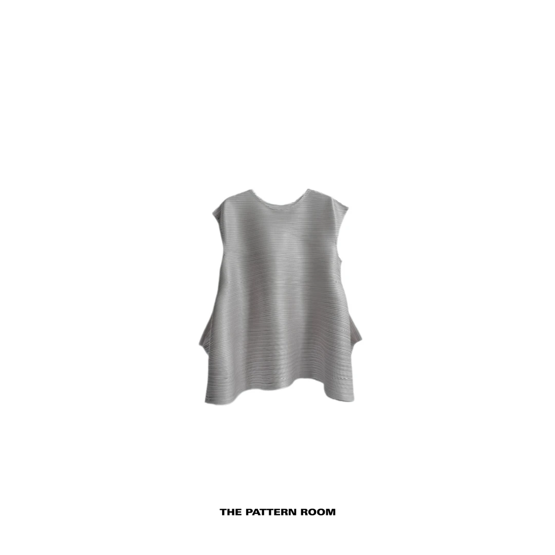The pattern room | 动态时髦新几何褶皱肌理包肩上衣