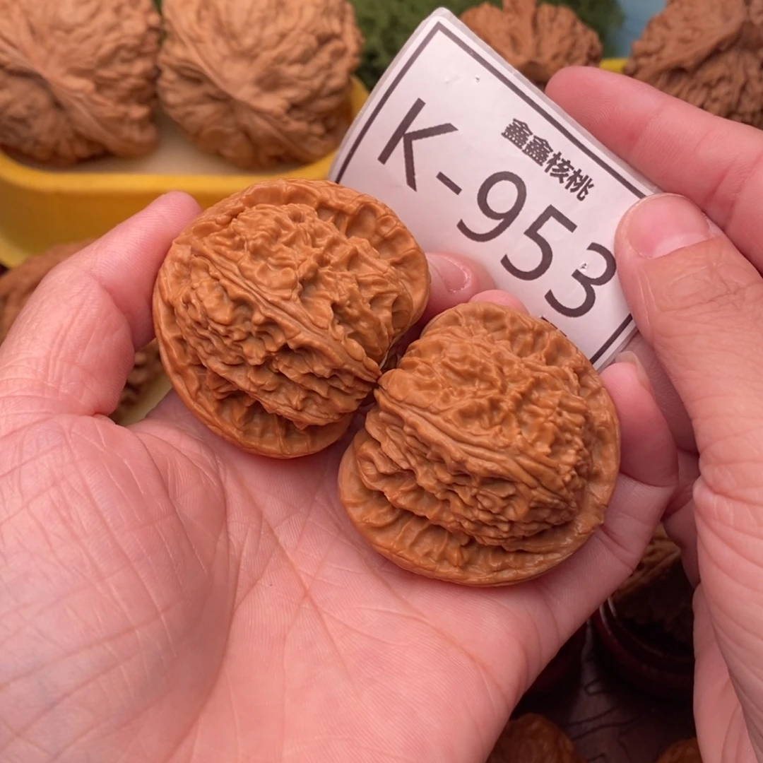 桃核把件狮子头43…..