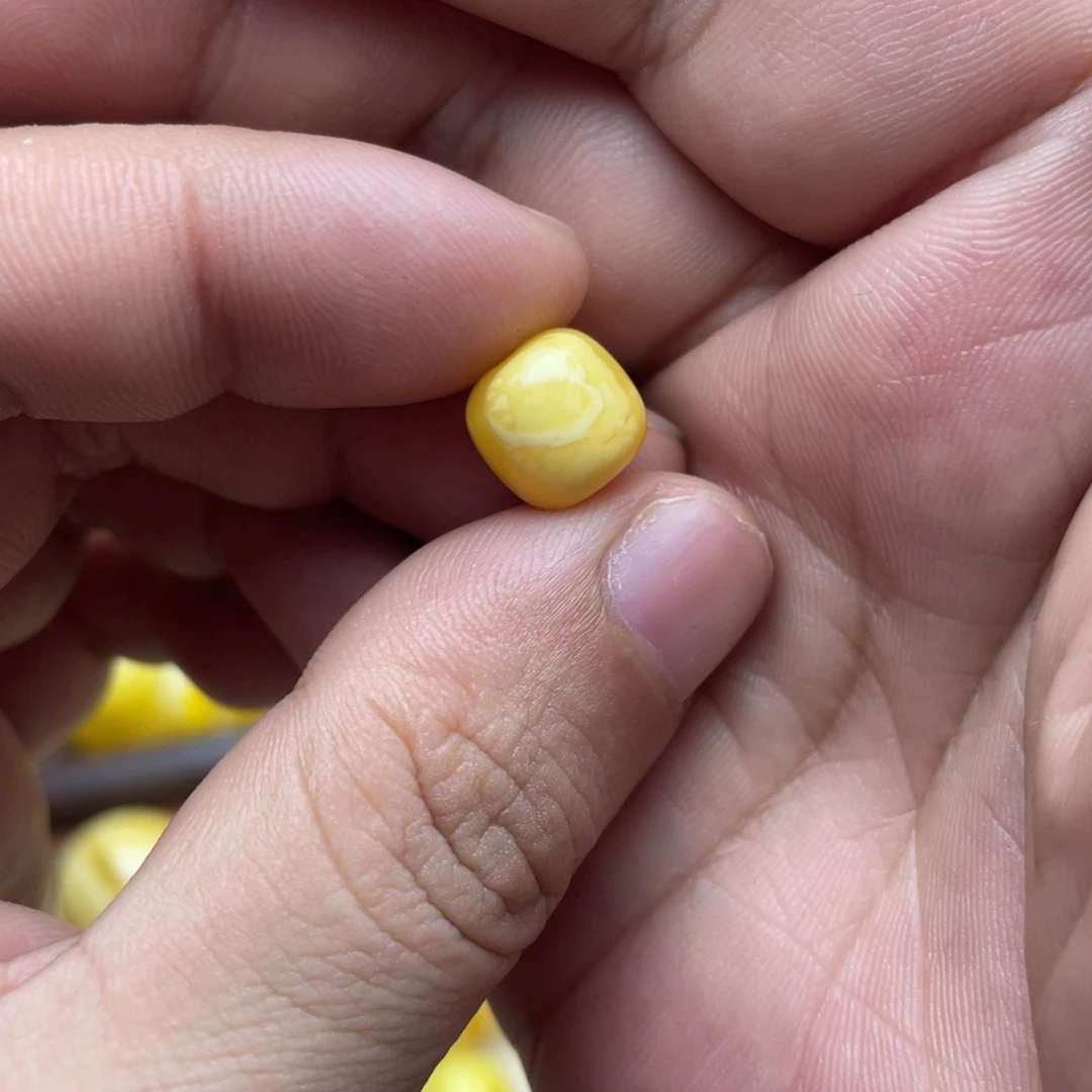琥珀未镶嵌颈饰琥珀蜜蜡