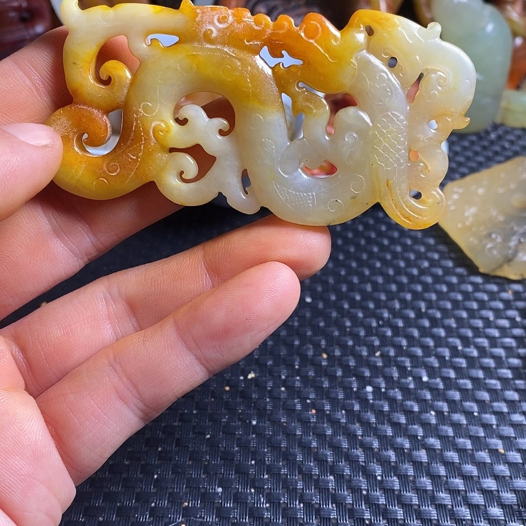 岫岩老玉（透闪石质玉）未镶嵌珠宝奇石