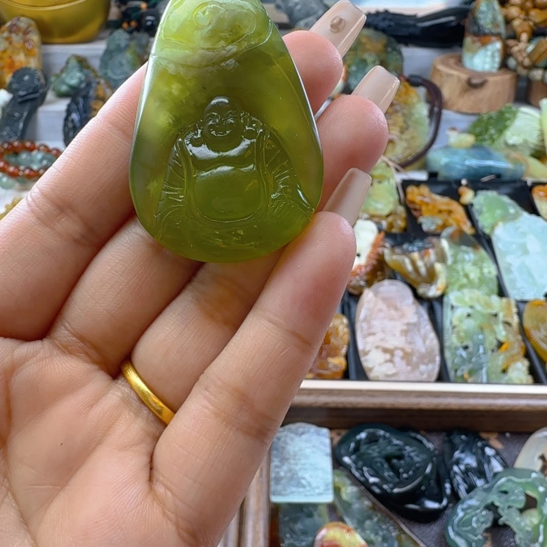 蛇纹石玉未镶嵌颈饰