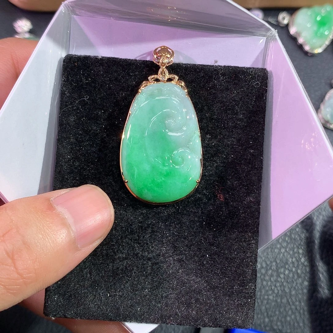 翡翠吊坠(赠链)18K金镶嵌