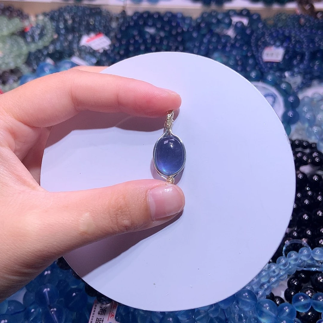 天然辰砂魔鬼蓝海蓝宝蛋面绕线吊坠