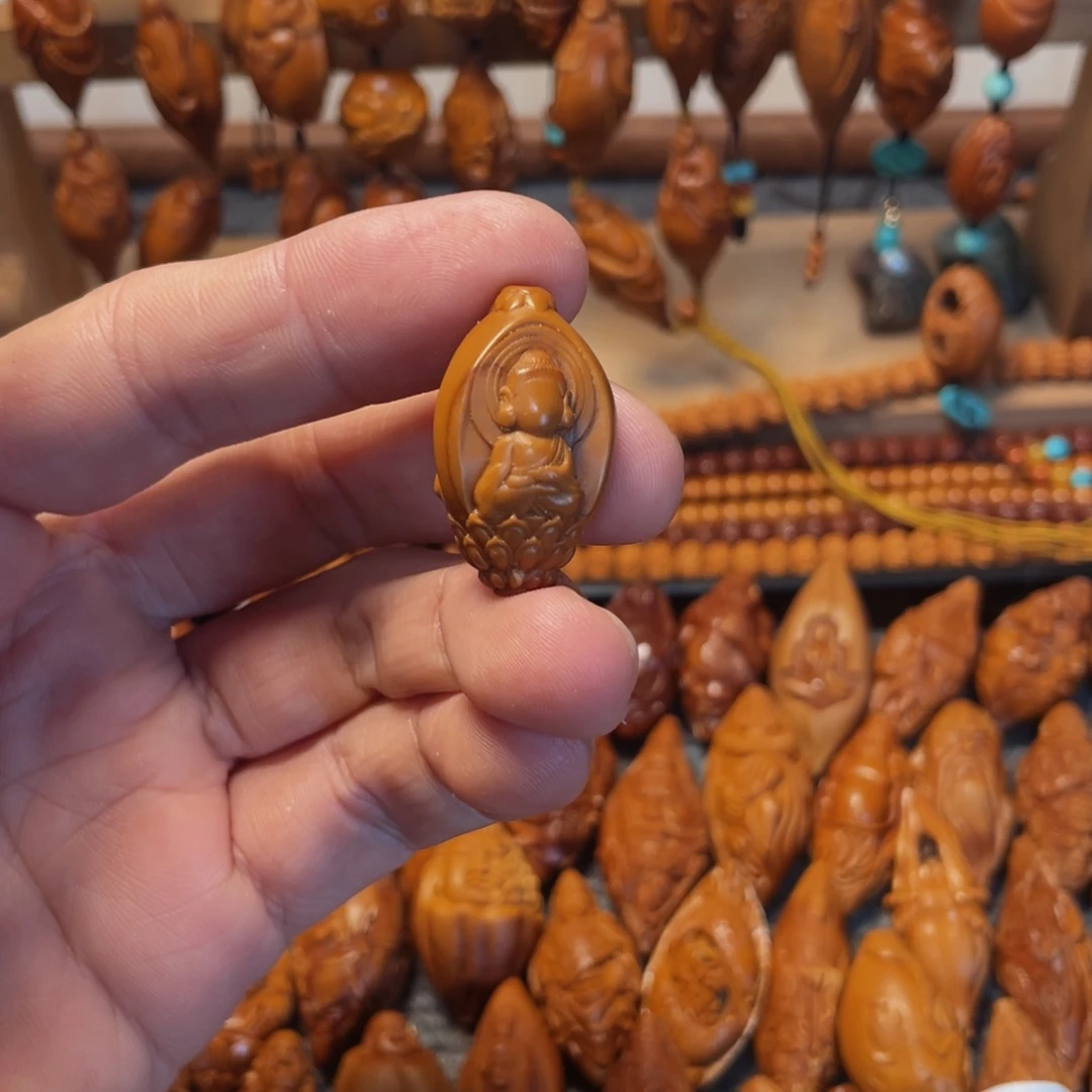 橄榄核吊坠三面无相