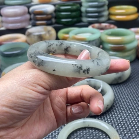 迷***瑰石英岩玉未镶嵌手镯