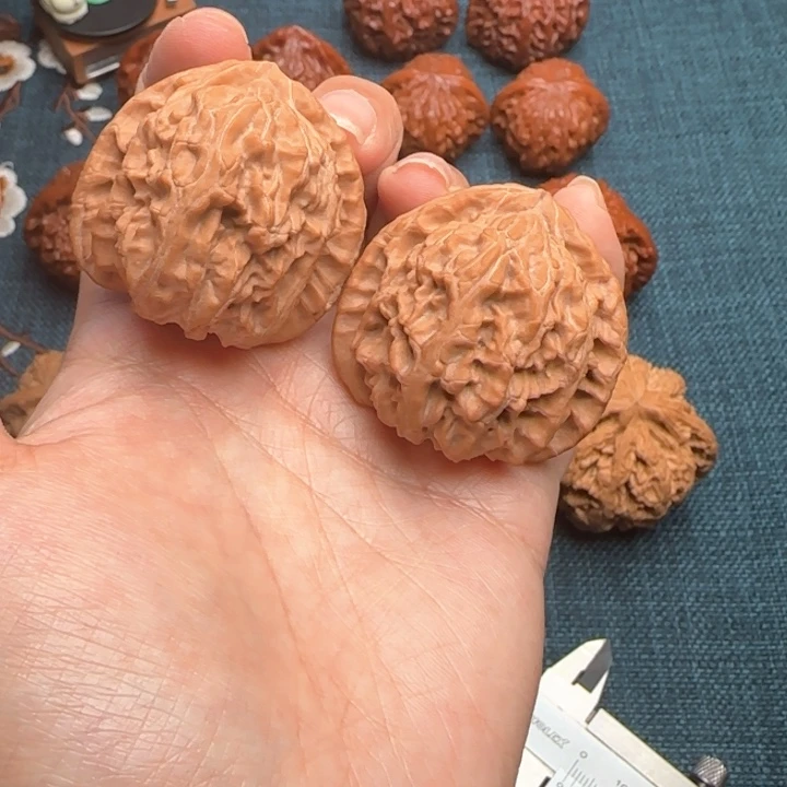 文玩核桃把件白狮子40