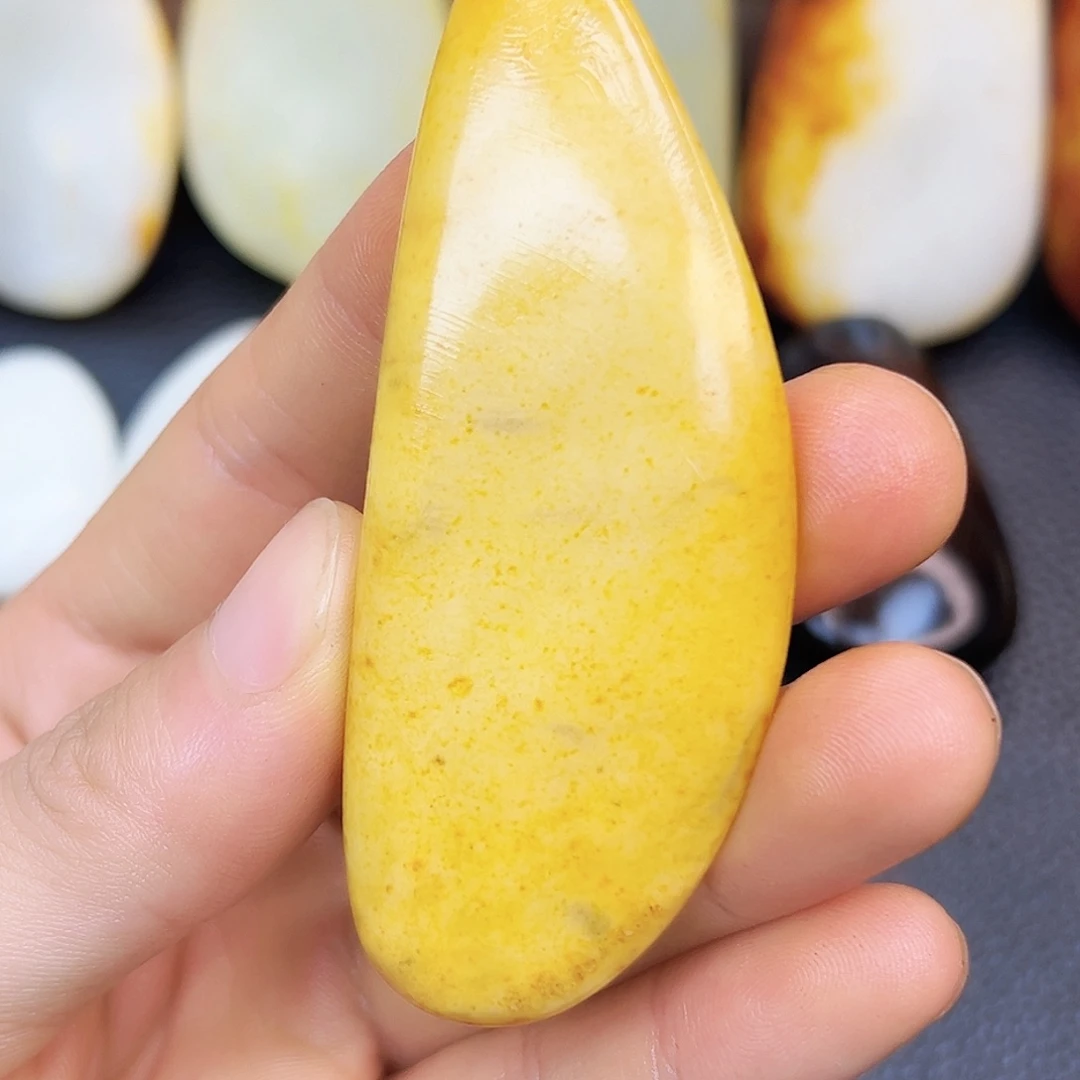 和田玉未镶嵌珠宝奇石