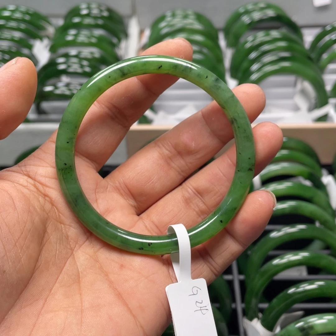 和田玉（碧玉）未镶嵌手镯