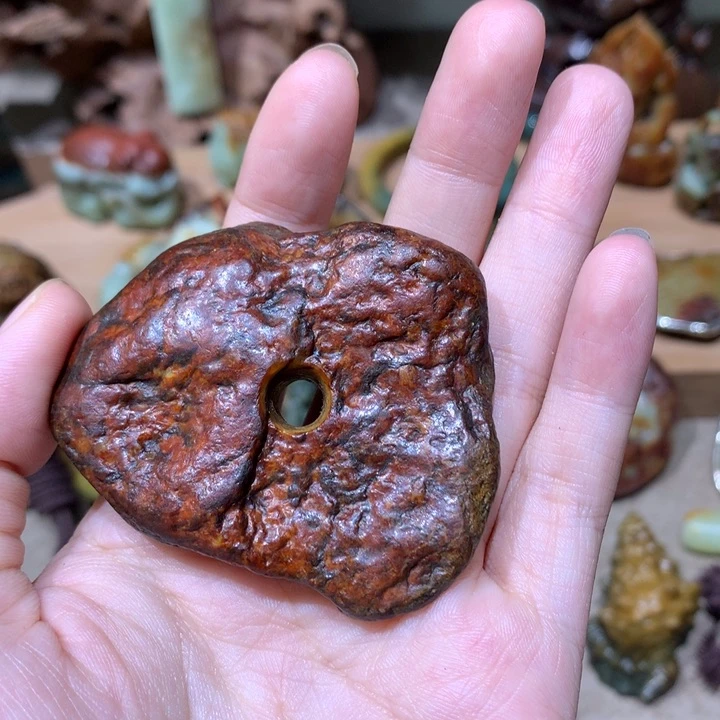 未镶嵌岫岩河磨玉（透闪石质玉）挂件