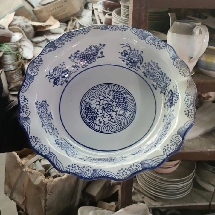 摆件盘子碗茶壶啥都有