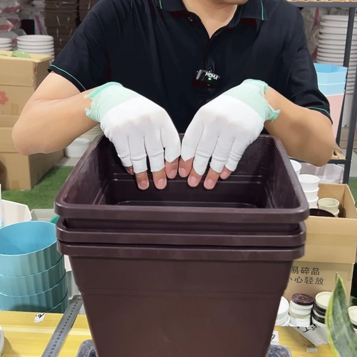 方形260口26高28紫砂带托3只