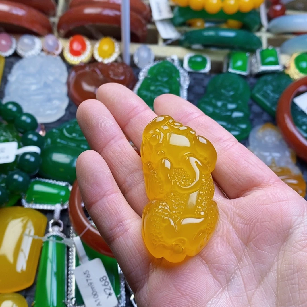 弘***学玛瑙/玉髓未镶嵌颈饰