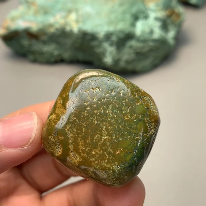 绿松石未镶嵌颈饰