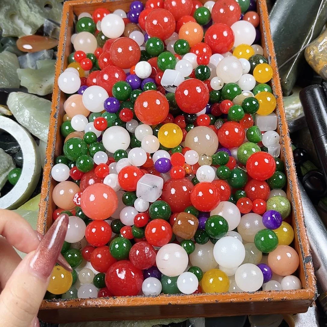 颈饰未镶嵌和田玉（糖玉）