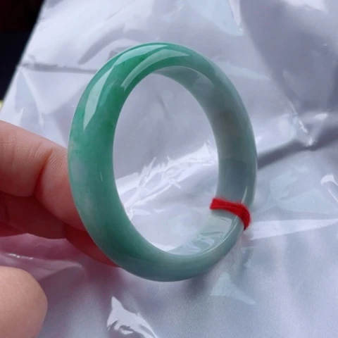 翡翠手镯未镶嵌正52