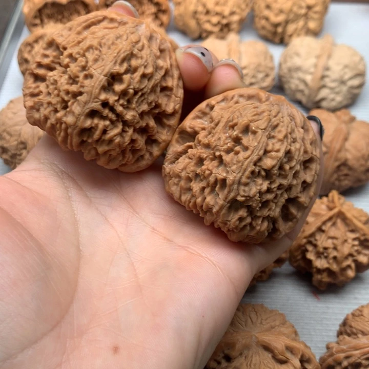 文玩核桃把件三角南疆石47