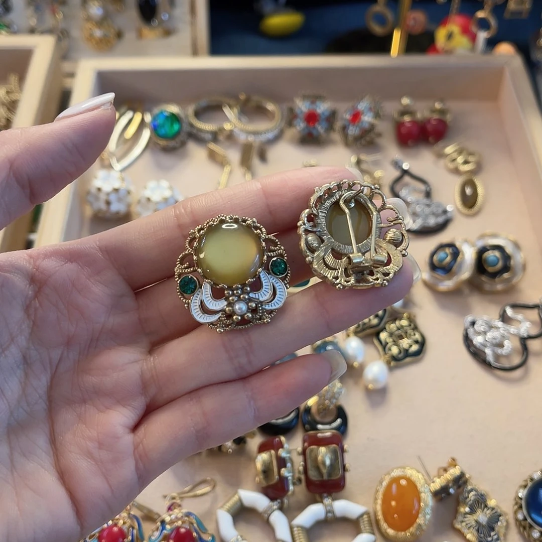 黄铜琉璃925银醒狮耳饰