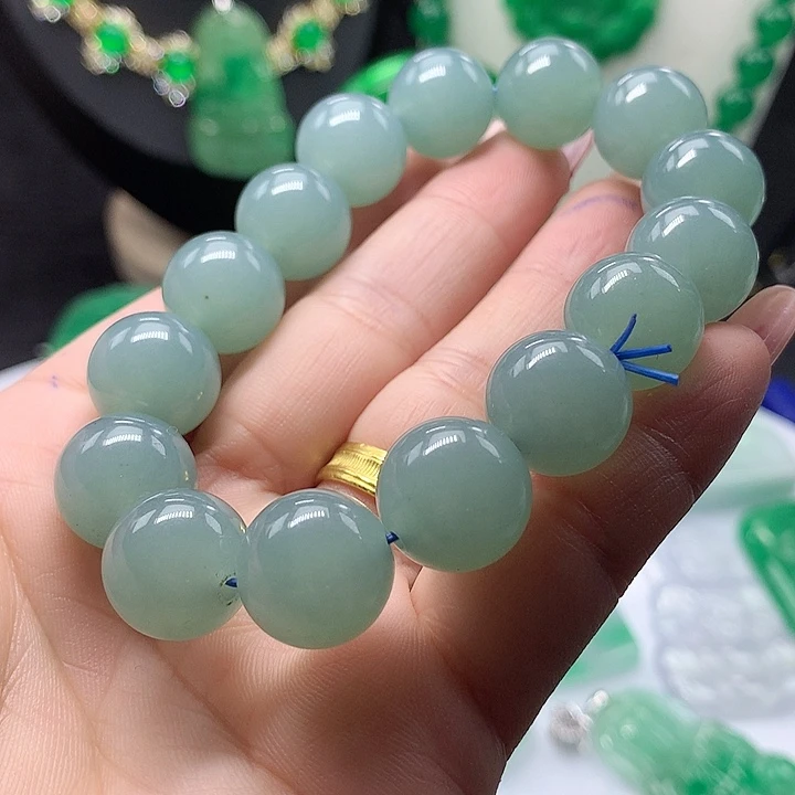 翡翠吊坠(赠链)未镶嵌