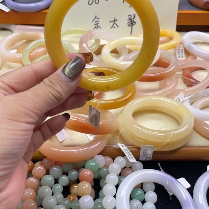 未镶嵌石英岩玉珠宝奇石P***伶