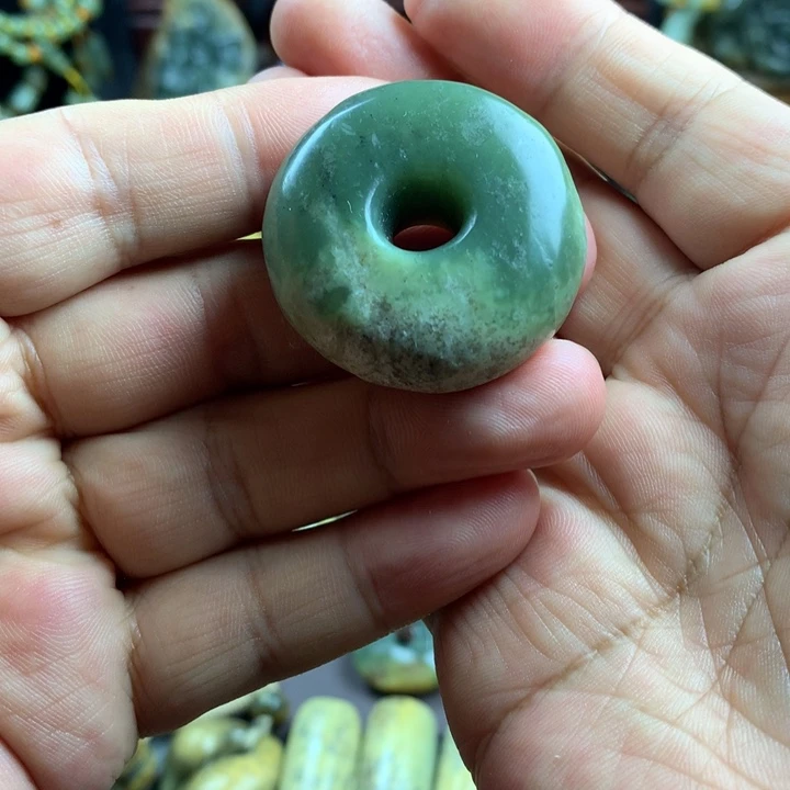吊坠(赠链)未镶嵌岫岩河磨玉（透闪石质玉）
