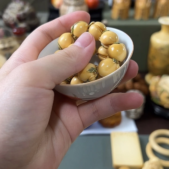 轩***子瓷片精品雕刻工艺品