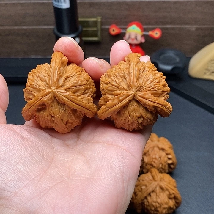 牛***质把件文玩核桃白奔