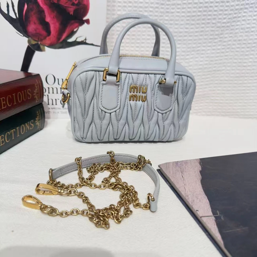 未使用 MIU MIU/缪缪 壹所奢品/保龄球褶皱超mini手提斜挎包/闲置