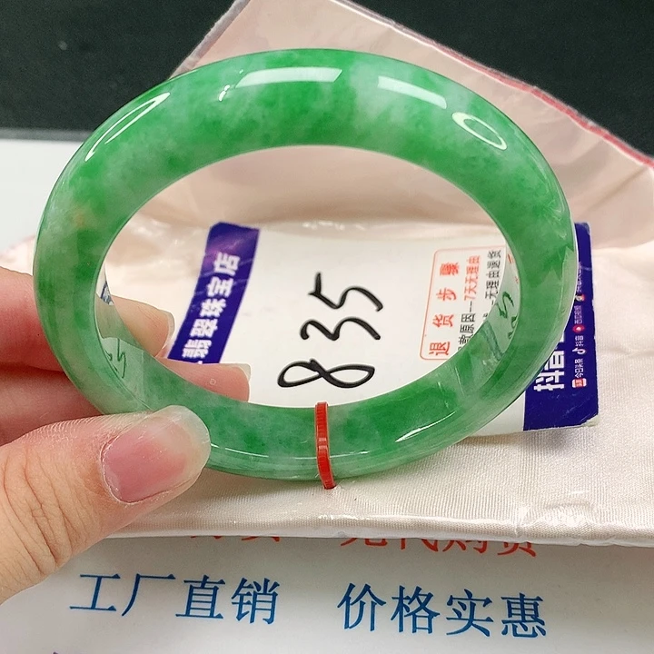 翡翠手镯未镶嵌翡翠