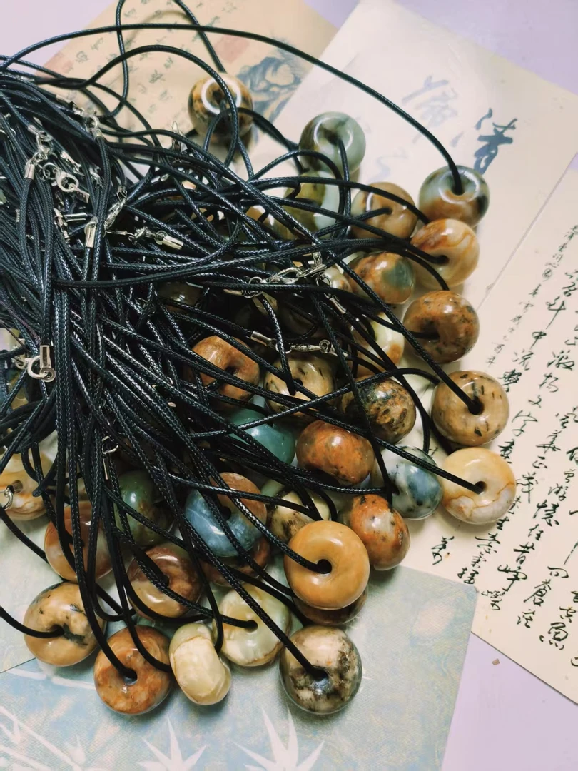 小瑜甄选【开年福利】天然岫玉花玉平安扣锁骨链子皮绳款