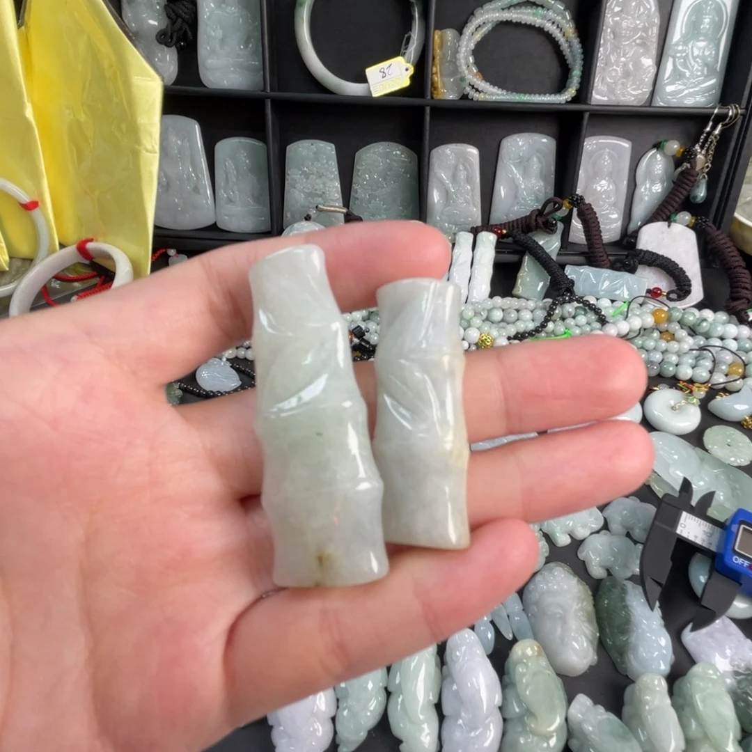 翡翠未镶嵌吊坠(不含链)微瑕