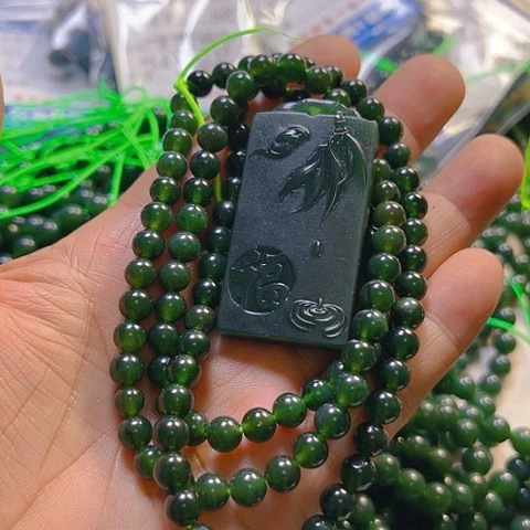 蛇纹石玉颈饰未镶嵌?*然