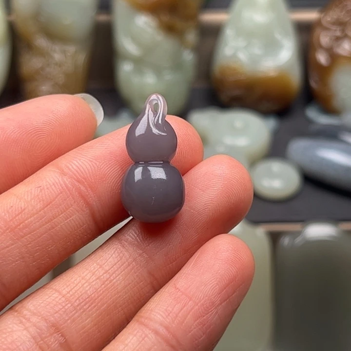 和田玉未镶嵌颈饰泡**妮