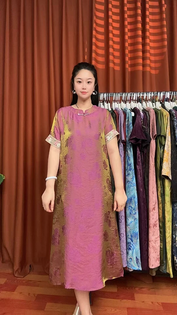 (鎏金玫瑰）2025气质V领简约提花时尚显瘦宽松中长款连衣裙