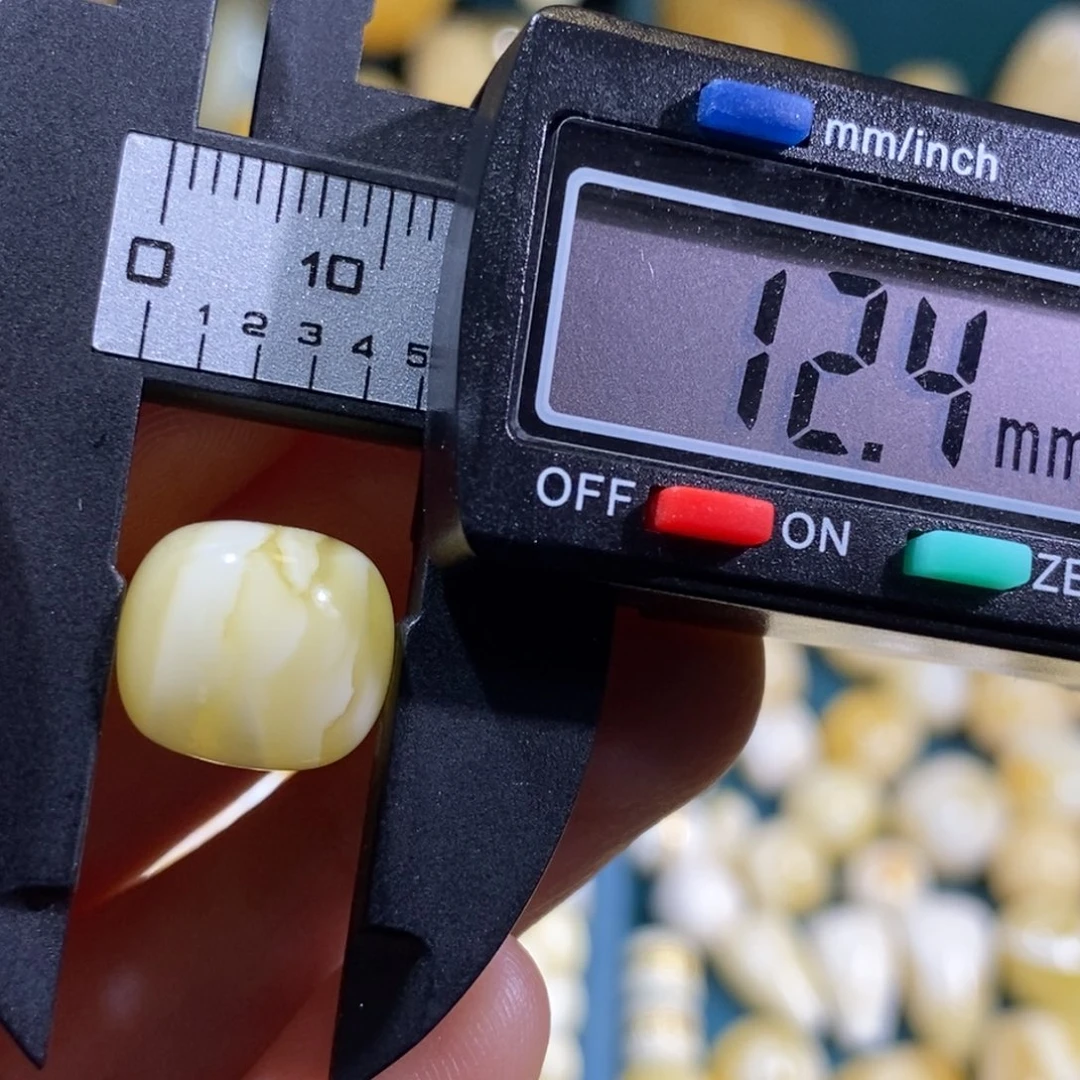 蜜蜡裸石未镶嵌配饰