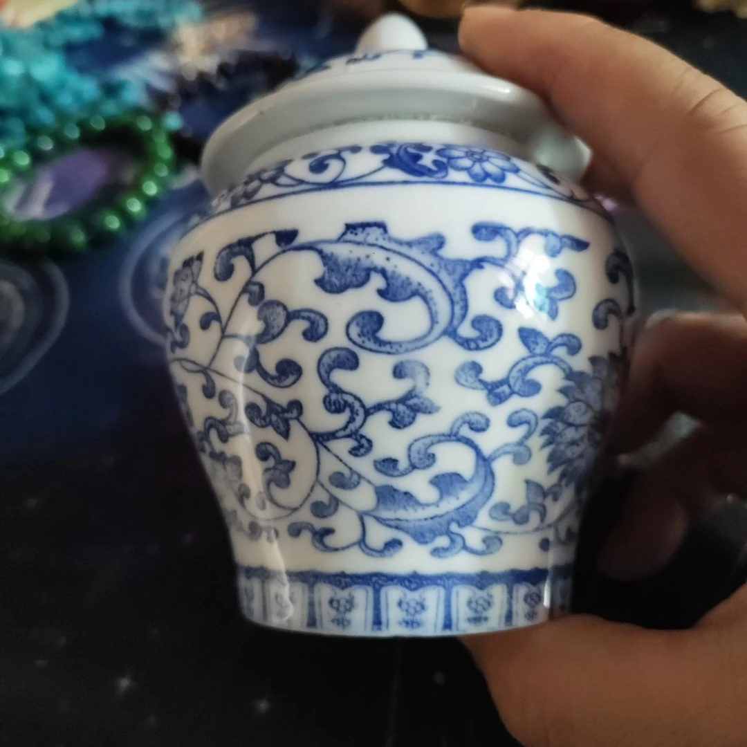 老日本回流老青花瓷。高18厘米。宽16厘米。