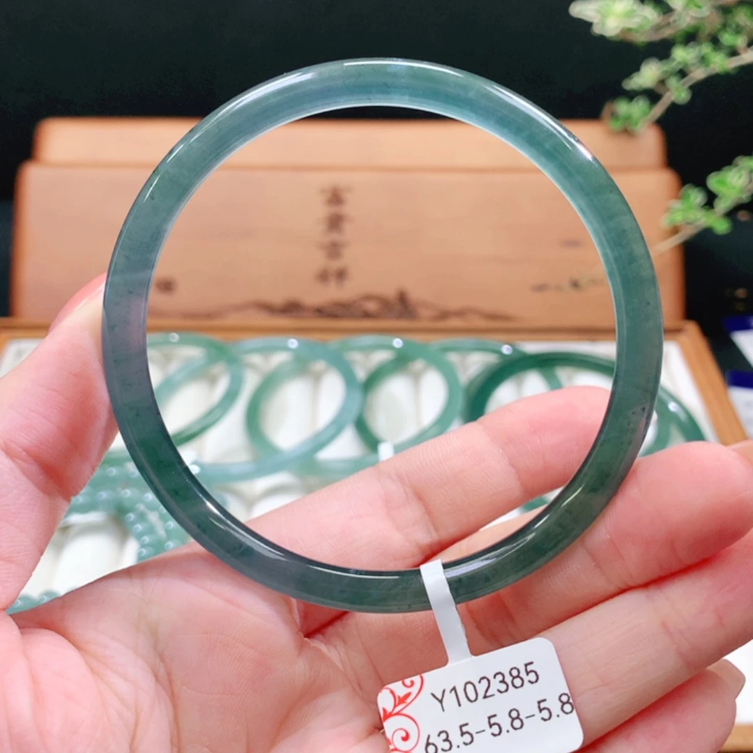 翡翠手镯未镶嵌天然