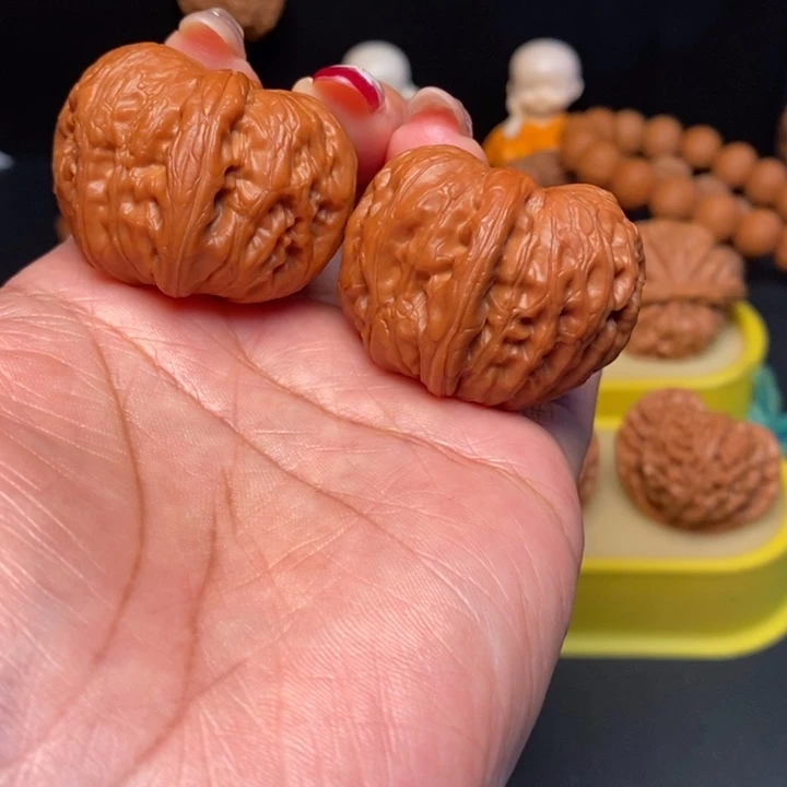 文玩核桃吊坠40元宝