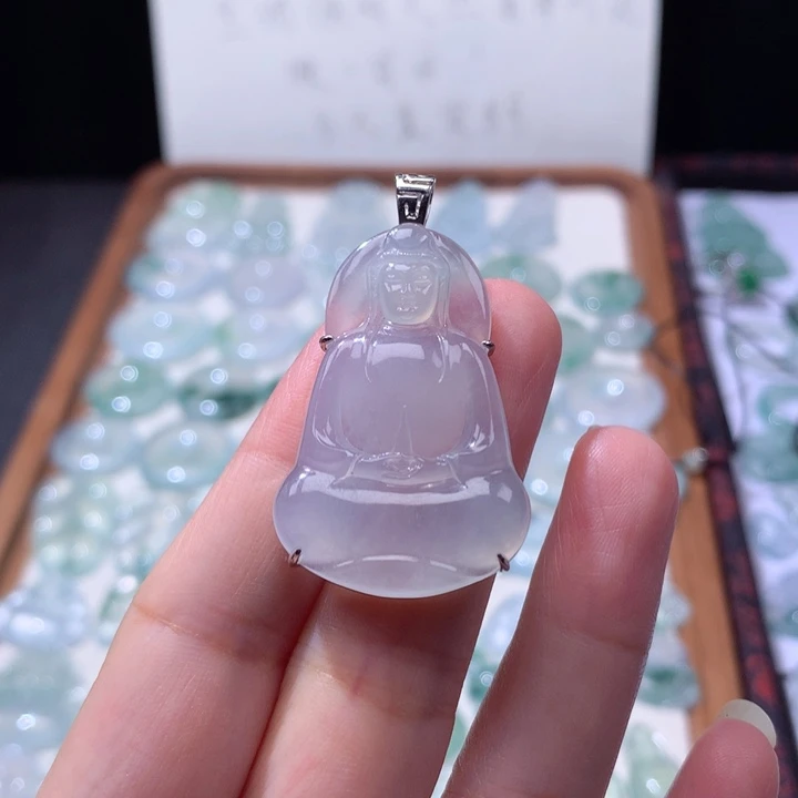 颈饰18K金镶嵌翡翠冰种素衣观音