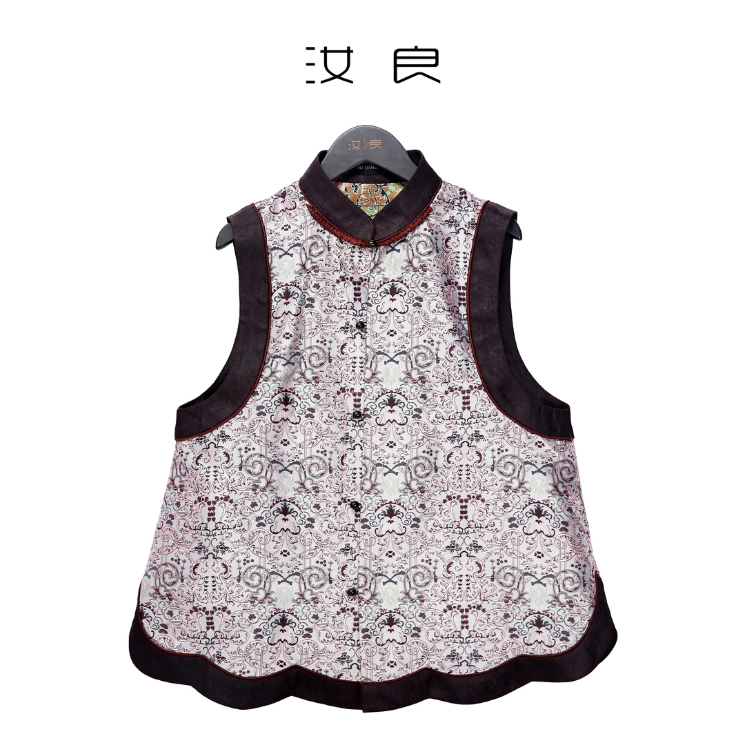 花瓣摆一字珠扣拼接马甲