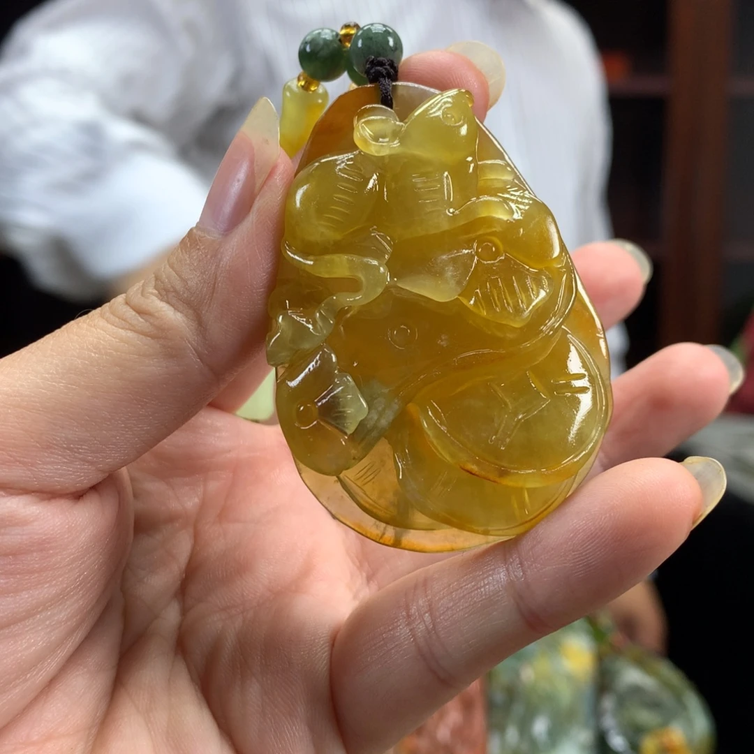 蛇纹石玉未镶嵌颈饰