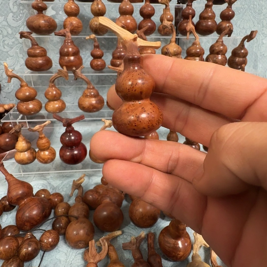 李***林木麻梨疙瘩手工雕刻葫芦