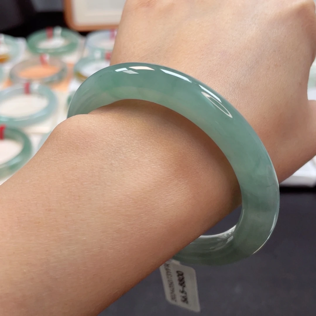 【闪购商品】翡翠手镯未镶嵌56.5胶润种老湖水绿满色圆条49号