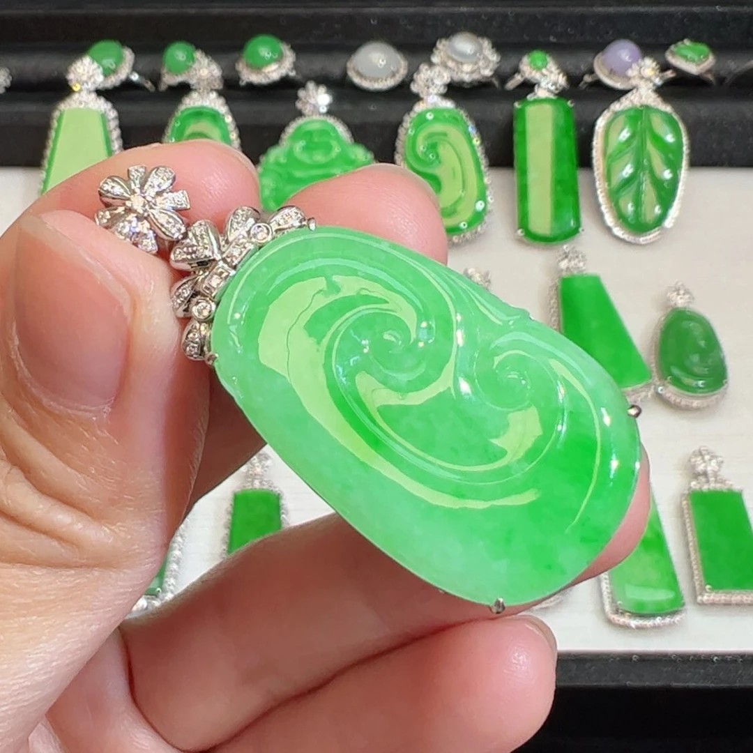 翡翠吊坠(不含链)18K金镶嵌