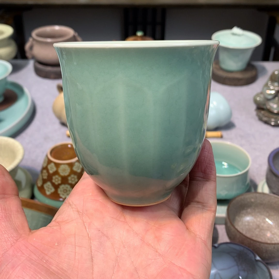 龙泉青瓷梅子青莲瓣手捧杯